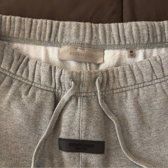 ‼️ SOLD on FB MARKETPLACE ‼️ ESSENTIALS x FOG Men’s Light Gray Sweatpants Size M - Picture 4 of 4